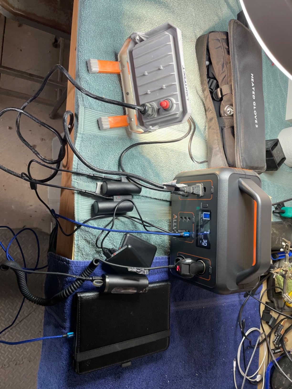 ALLWEI Portable Power Station 300W, 256Wh Solar Generator with 110V Pure Sine Wave AC Outlet, 6 Output Ports, Backup LiFePO4 Battery Generator customer photo 2