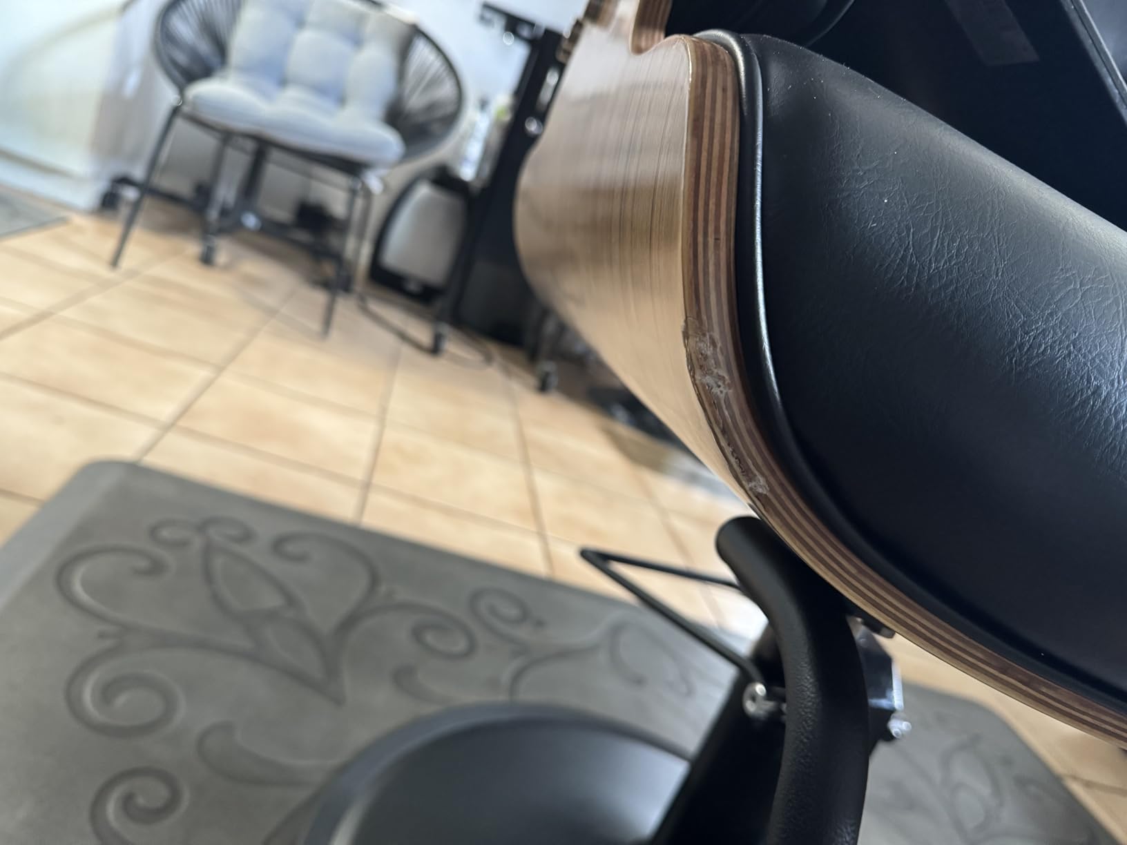 Buy-Rite Keaton Professional Salon Styling Chair, Black Vinyl, Durable Wood Frame, Tufted Design, Hydraulic Pump, Inclined Backrest, Padded Arms, NIN-6635 customer photo 2
