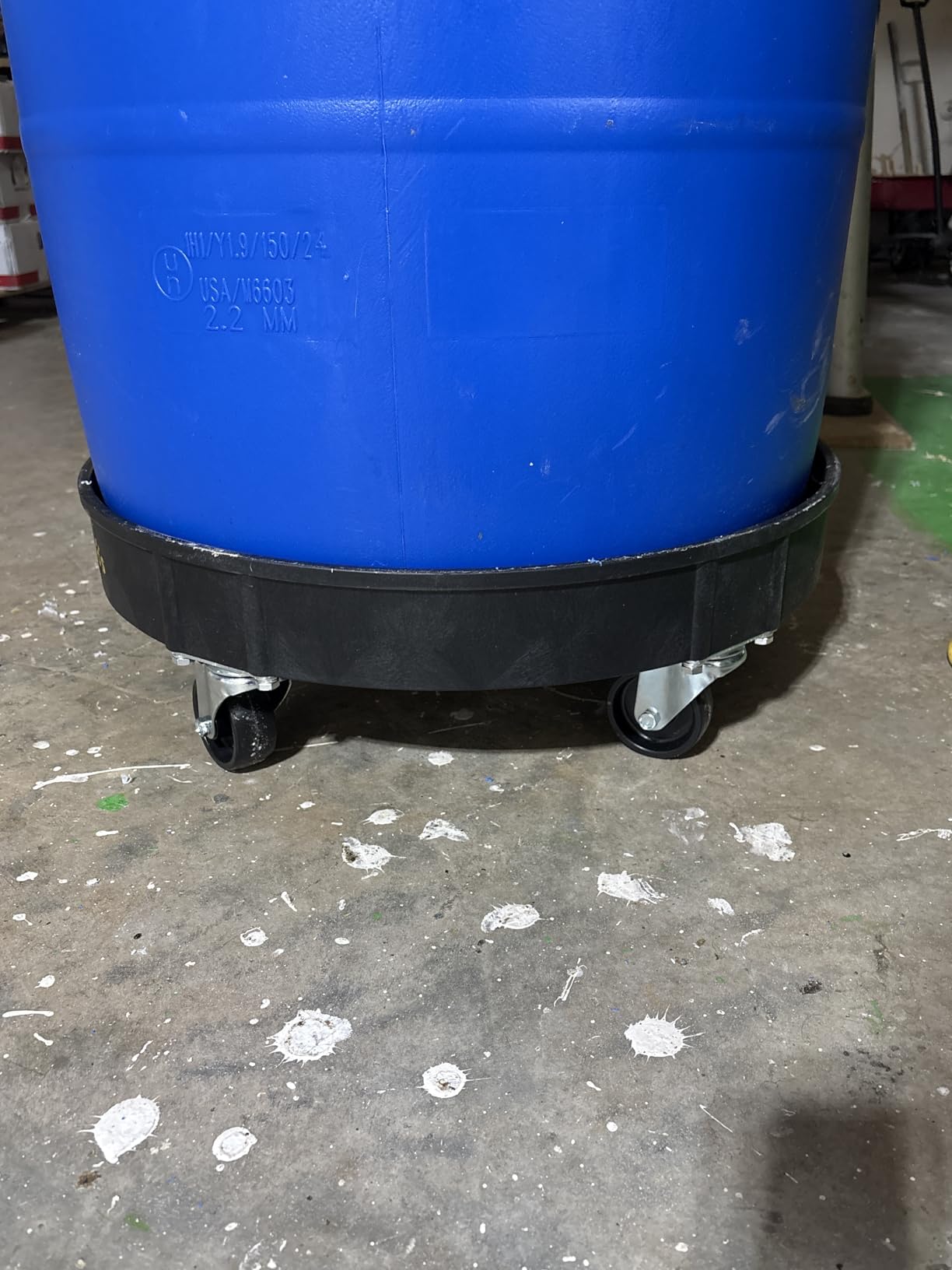 ELAFROS 30 Gallon and 55 Gallon Heavy Duty Plastic Drum Dolly - Durable Plastic Drum Cart 900 lb. Capacity- Barrel Dolly with 5 Swivel Casters Wheel,Grey customer photo 1