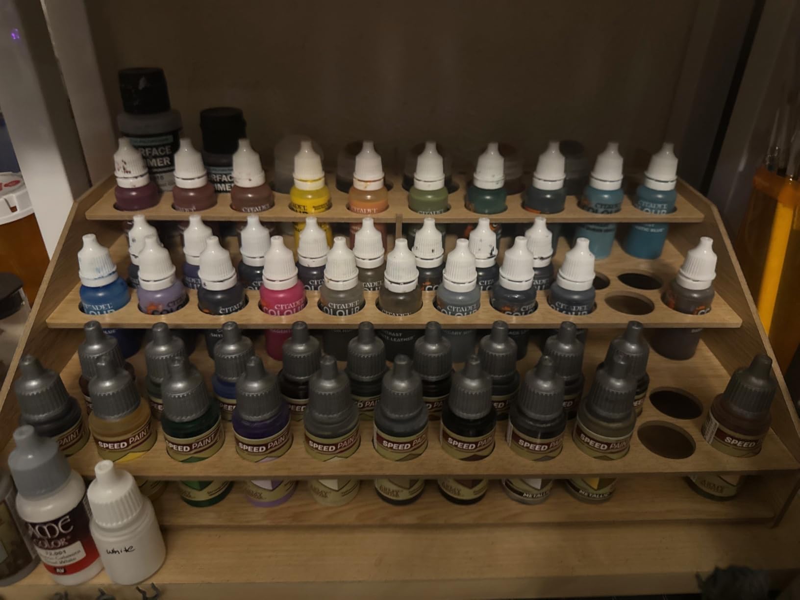 Amazon Basics Craft Paint and Brush Organizer Rack for Paint Bottles, Holds up to 60 Bottles and 22 Brushes, Wood Finish customer photo 1