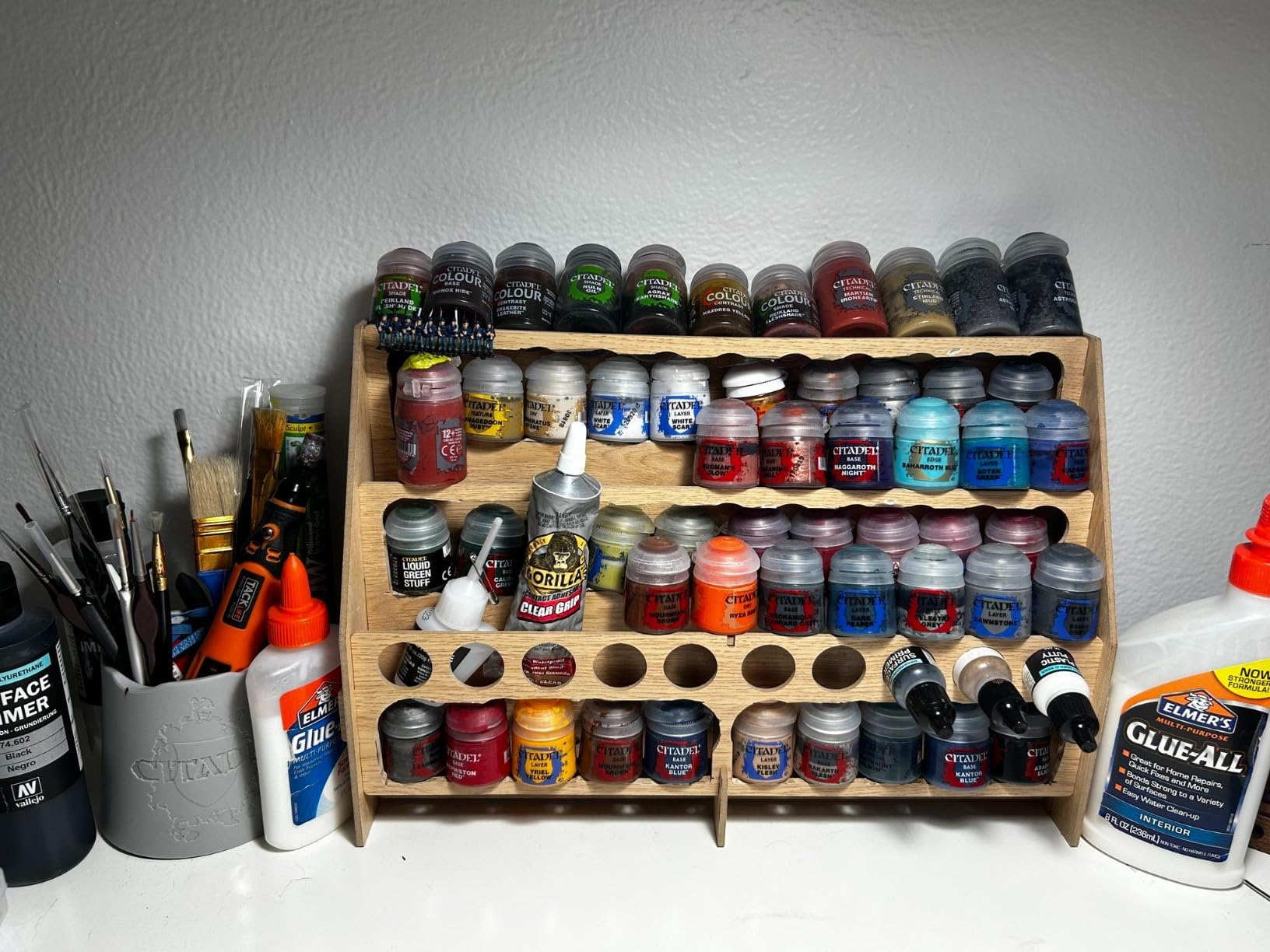 Amazon Basics Craft Paint and Brush Organizer Rack for Paint Bottles, Holds up to 60 Bottles and 22 Brushes, Wood Finish customer photo 2