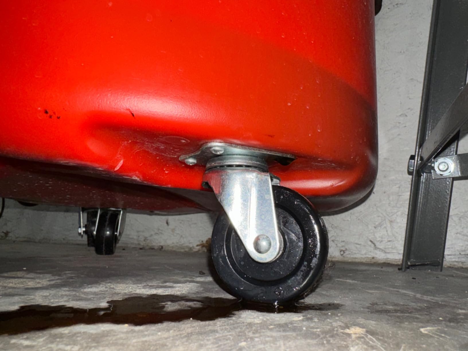 A A IN AA045 8 Gallon Portable Waste Oil Drain, Industrial Fluid Drain Tank with Wheels and Adjustable Funnel Height. Red. customer photo 1