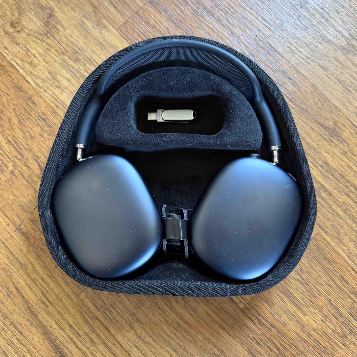 co2CREA Hard Case with Sleep Mode Replacement for Apple AirPods Max 2 / AirPods Max Wireless Over-Ear Headphones (Black Case) customer photo 1