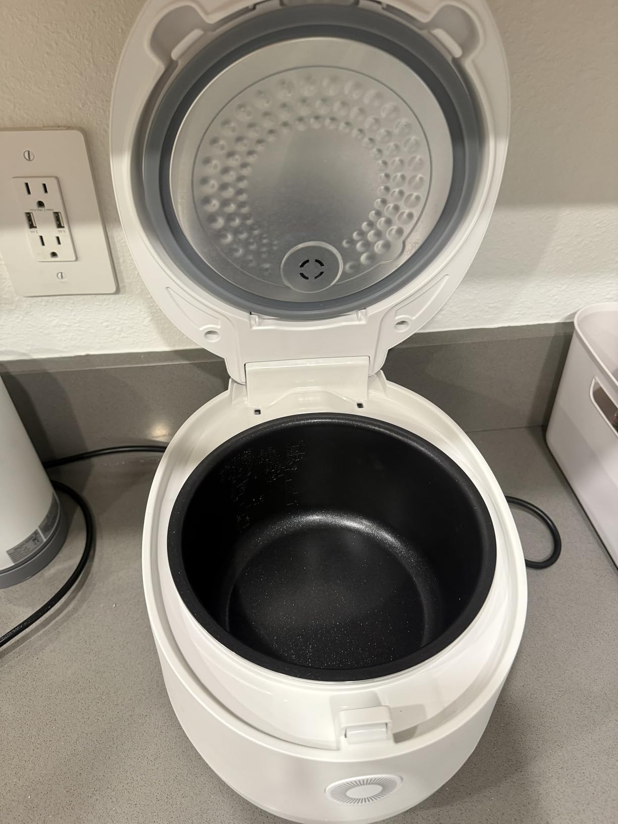 CUCKOO Micom Rice Cooker 6-Cup Uncooked / 12-Cup Cooked with Nonstick Inner Pot, Versatile Rice Maker with 9 Menu Options, Fuzzy Logic Technology, Auto Clean, Quick Rice Mode, White (CR-0675FW) customer photo 1