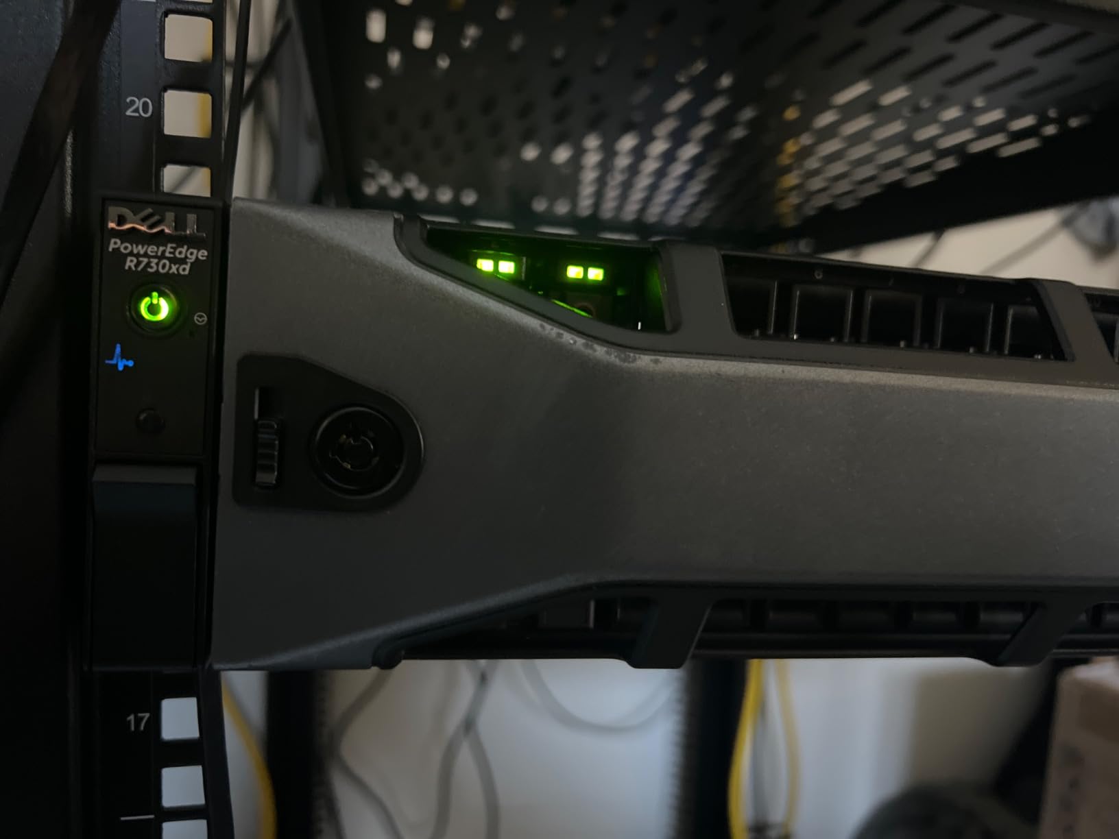 Dell PowerEdge R730xd Server 24B SFF 2U, 2X Intel Xeon E5-2690 v4 2.6Ghz (28-cores Total), 128GB DDR4 RAM, 4X 1.2TB 10K SAS 2.5