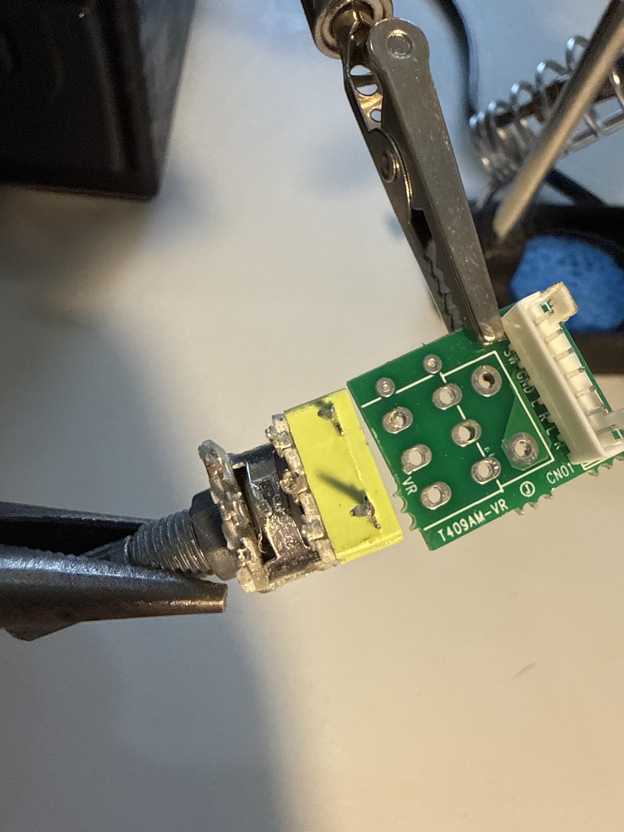 YIHUA 929D-V Electric Desoldering Soldering Iron Solder Sucker Desoldering Pump with Shorter Charging Handle and Desoldering Nozzles 1.0mm 1.2mm for Through-Hole Desoldering customer photo 2