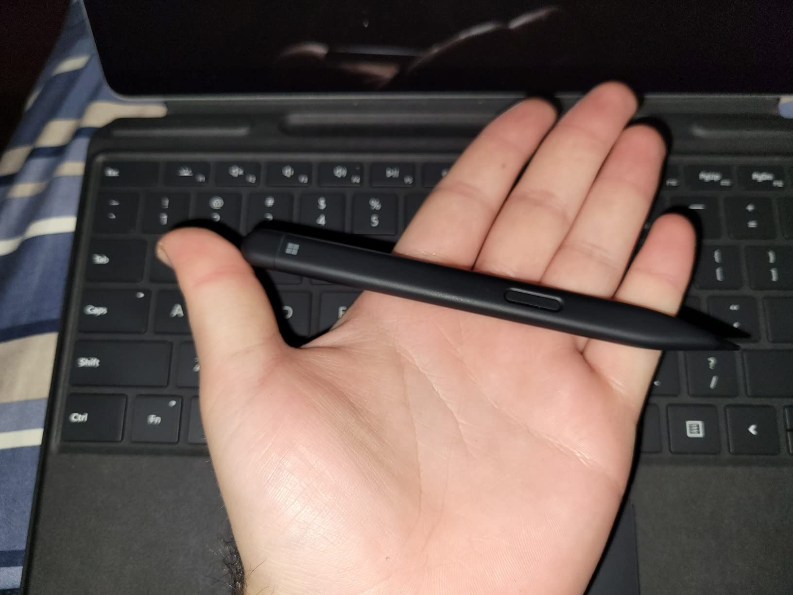 Microsoft Surface Slim Pen 2 Matte Black - Bluetooth 5.0 Connectivity - 4,096 points of pressure sensitivity customer photo 2