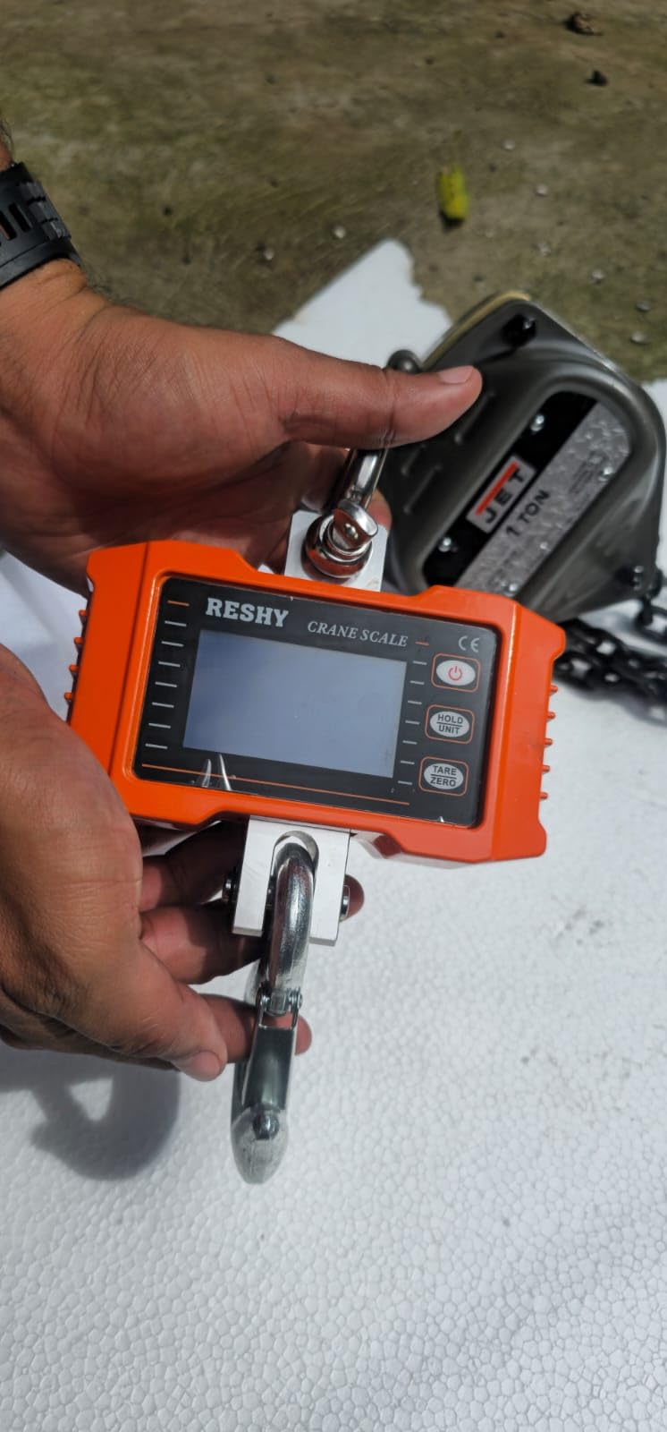 RESHY Digital Crane Scale 2200lb/1000Kg Digital Hanging Scale Industrial Heavy Duty Crane Scale for Farm, Deer, Livestock, Factory, Construction, Hunting CE Certified customer photo 1