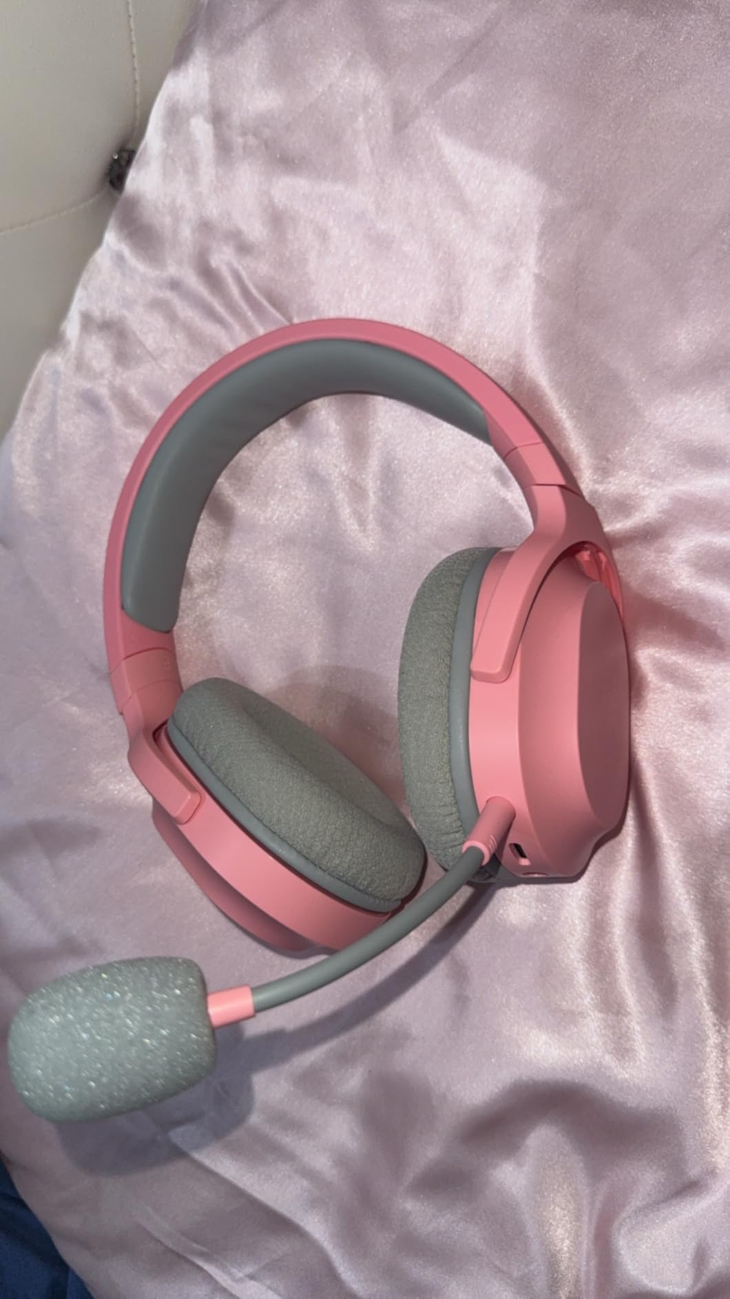 Razer Barracuda X Wireless Gaming & Mobile Headset (PC, PlayStation, Switch 2, Android, iOS): 2.4GHz Wireless + Bluetooth - Lightweight - 40mm Drivers - Detachable Mic - 50 Hr Battery - Mercury White customer photo 1