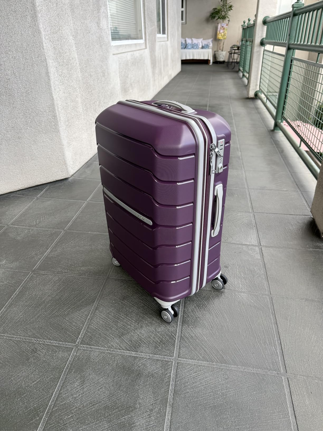 Samsonite Freeform Medium Luggage with Dual 360° Spinner Wheels - Checked Suitcase - TSA Lock, Airline-Approved - Lightweight Durable Polypropylene Expandable Hardshell - White/Grey customer photo 2