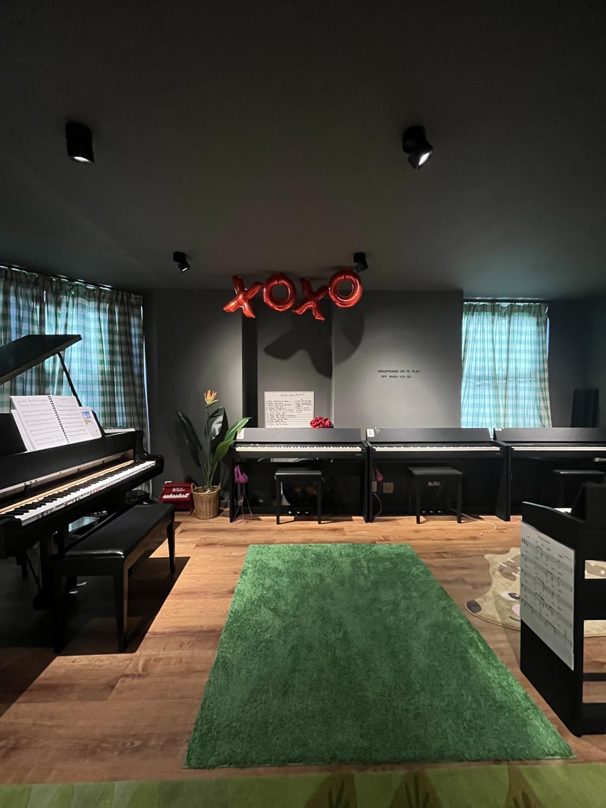 Roland F107 Digital Piano | Streamlined and Affordable Home Piano with Attractive Modern Design | Perfect for Beginners | Class-Leading Sound and Playability | Onboard Bluetooth® & More customer photo 2