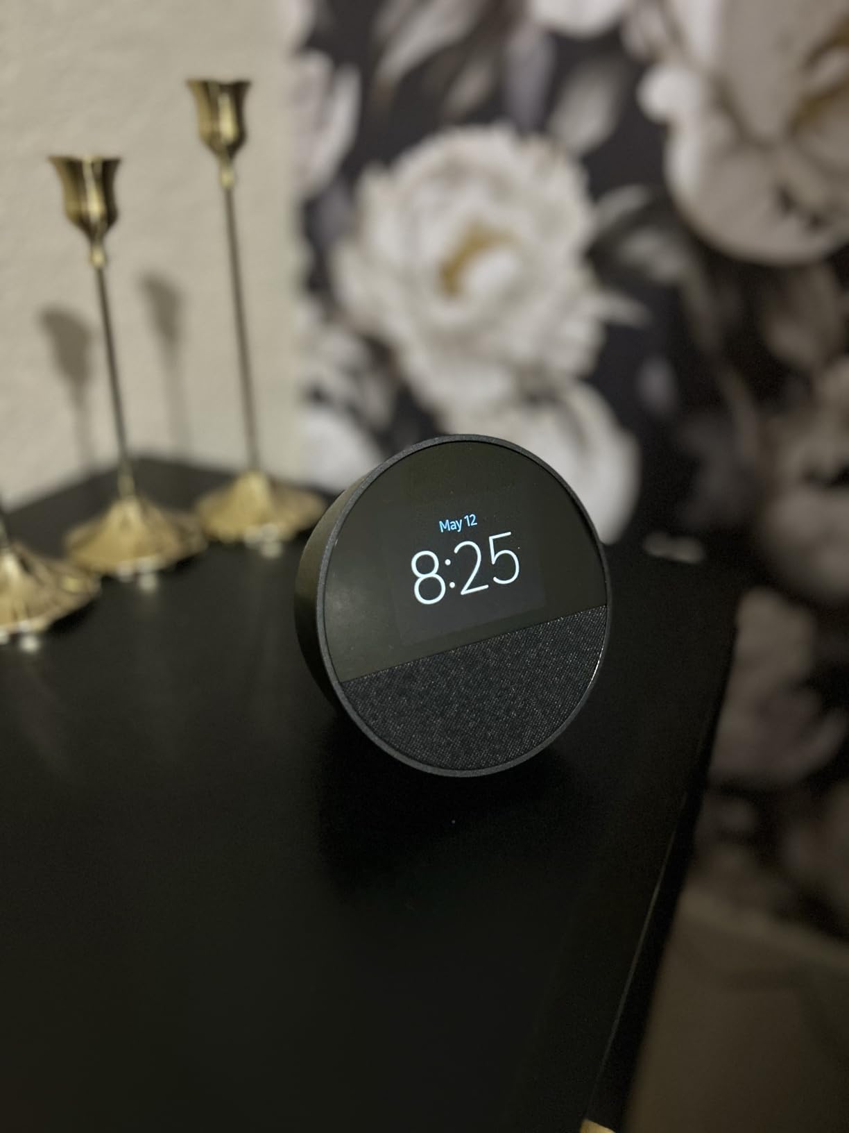 Amazon Echo Spot (newest model), Great for nightstands, offices and kitchens, Smart alarm clock, Designed for Alexa+, Glacier White customer photo 1