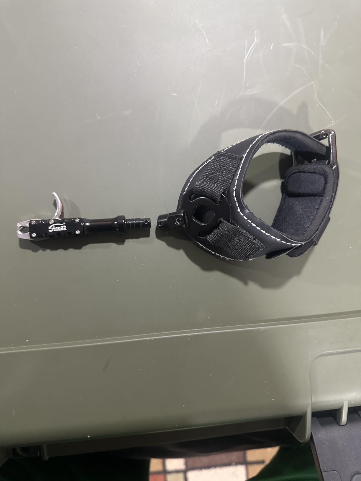 Adjustable Wristband Release, Index Finger Release, Composite Bow, 360 Degree Rotatable Jaws, Automatic Closure customer photo 2