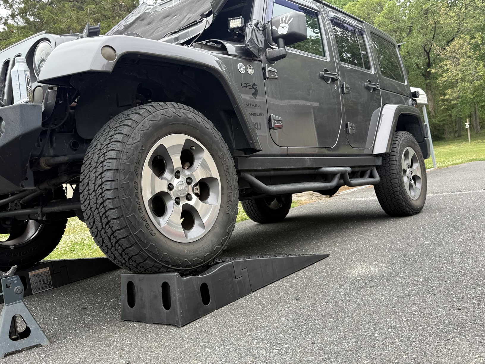 MaxxHaul 50709 Detachable Extendable Car Ramp Set, Portable Car Ramps With 3,250 lbs Maximum Weight Capacity Per Ramp 6,500 lbs Per Pair customer photo 2