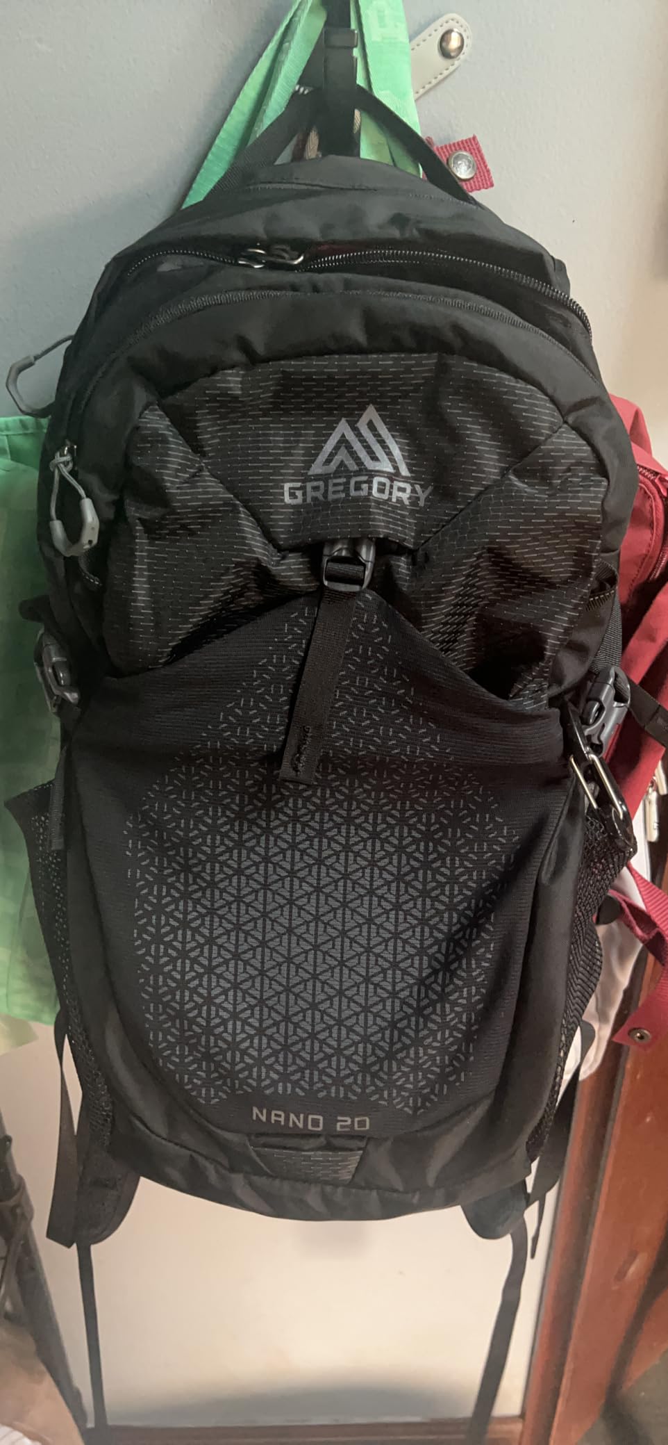 Gregory Miko 30L Unisex Day Hiking Backpack, Ventilated Backpanel, Built-In Hydration Attachment for Water Bladder (Reservoir Not Included), One Size Fits All, Volt Blue customer photo 1