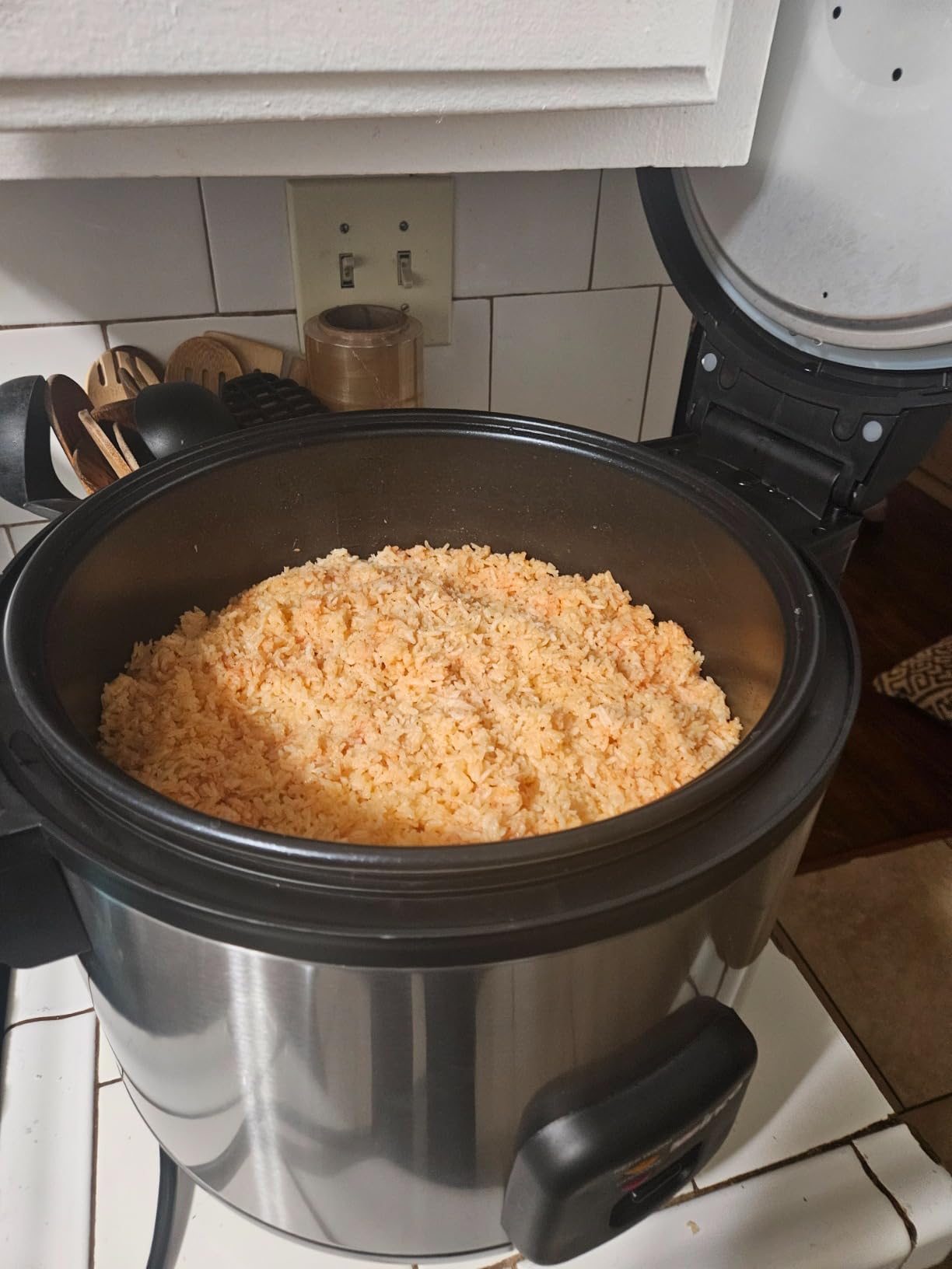 Winco Commercial-Grade Electric Rice Cooker with Hinged Cover, 30 Cup customer photo 1