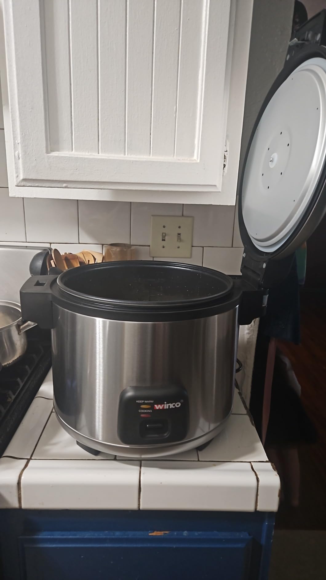 Winco Commercial-Grade Electric Rice Cooker with Hinged Cover, 30 Cup customer photo 2