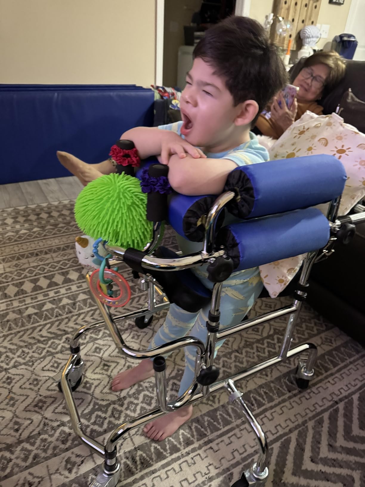 6-Wheels Walkers Disabled Children Cerebral Palsy Disabled Kids Walker, Upgrade Double Cushion Auxiliary Equipment Rehabilitation Standing Walking Aid for Lower Limb Training customer photo 1
