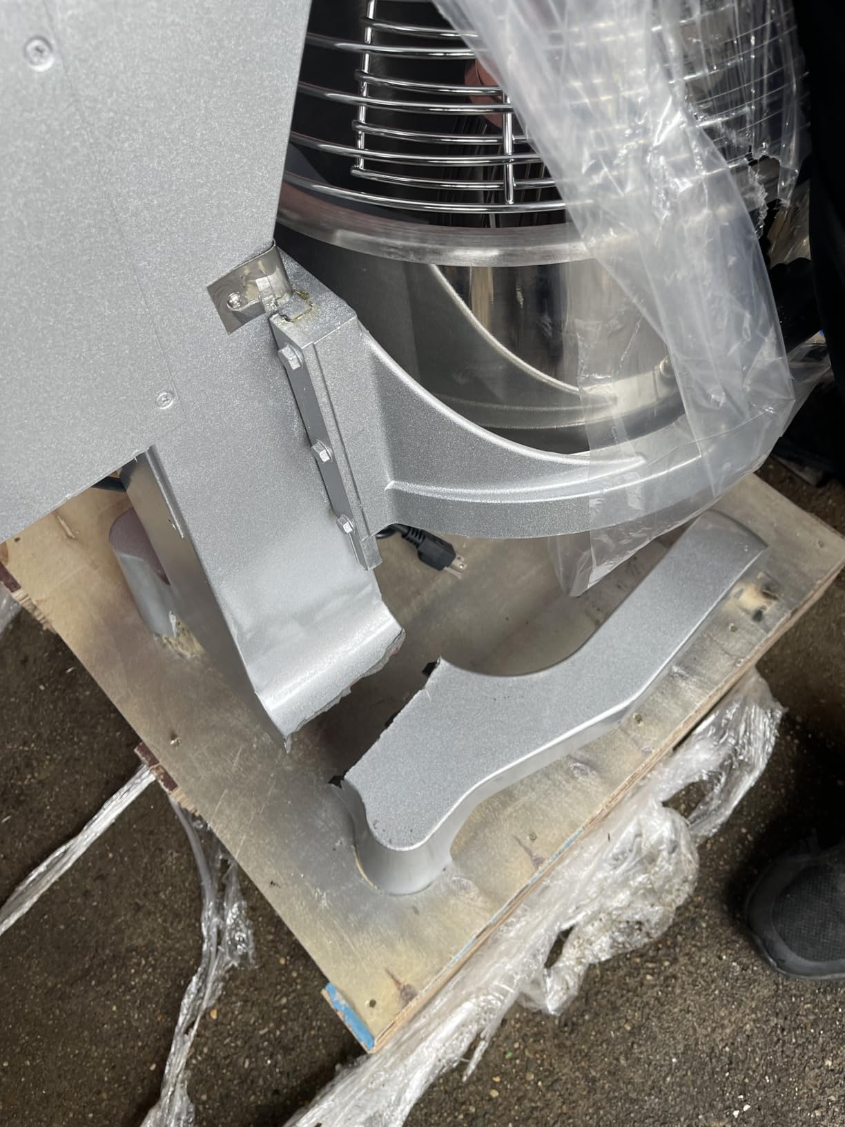 Winco Commercial-Grade Planetary Mixer with Hub, 20 Liter customer photo 1
