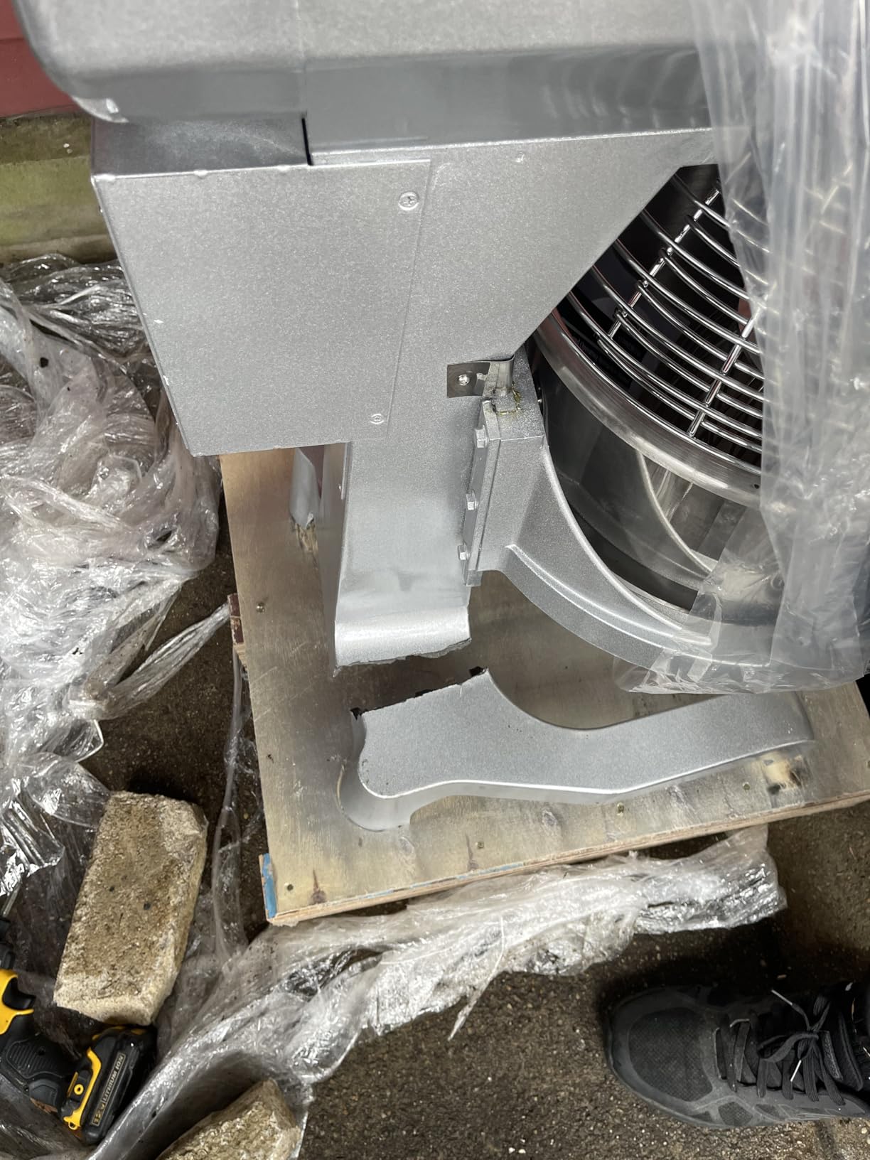 Winco Commercial-Grade Planetary Mixer with Hub, 20 Liter customer photo 2