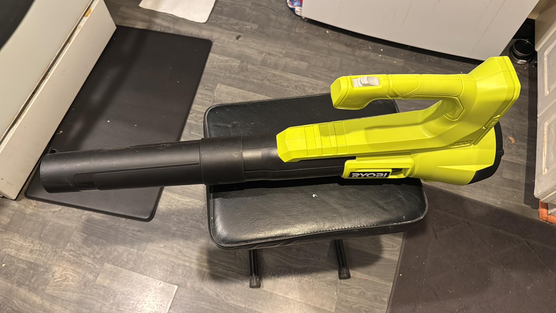 ONE+ 18V 90 MPH 250 CFM Cordless Battery Leaf Blower (Tool Only), P21011 customer photo 1