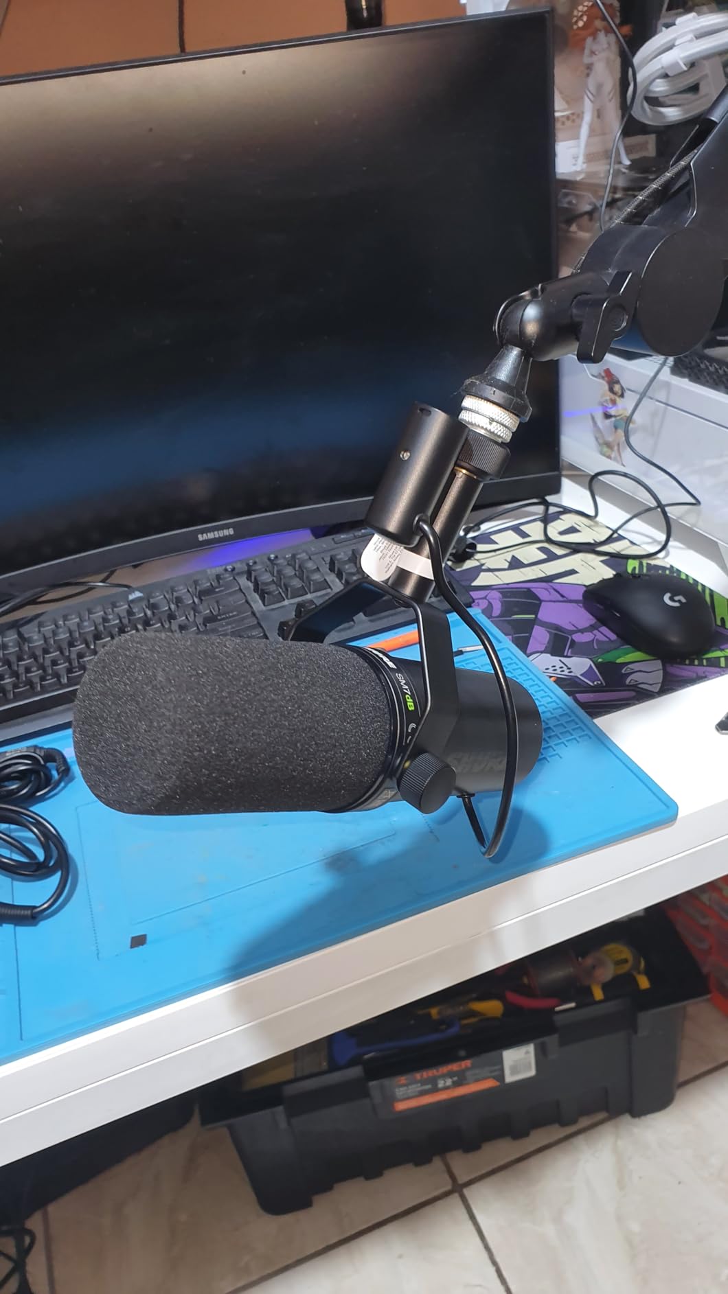 SM7dB Dynamic Studio Microphone with Built-in Preamp - XLR Mic for Podcasting, Streaming & Vocal Recording, Wide Frequency Range, Smooth Warm Audio, Detachable Windscreen, Black customer photo 1