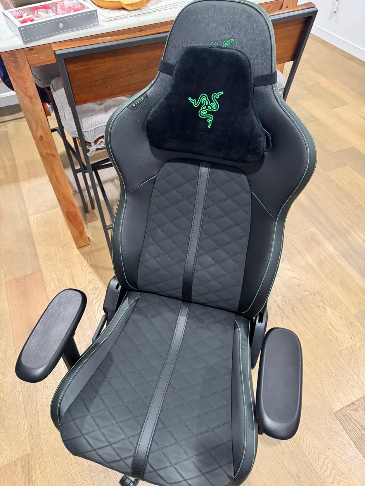 Razer Enki Gaming Chair: All-Day Comfort - Built-in Lumbar Arch - Optimized Cushion Density - Dual-Textured, Eco-Friendly Synthetic Leather - Reactive Seat Tilt & 152-Degree Recline - Black/Green customer photo 1