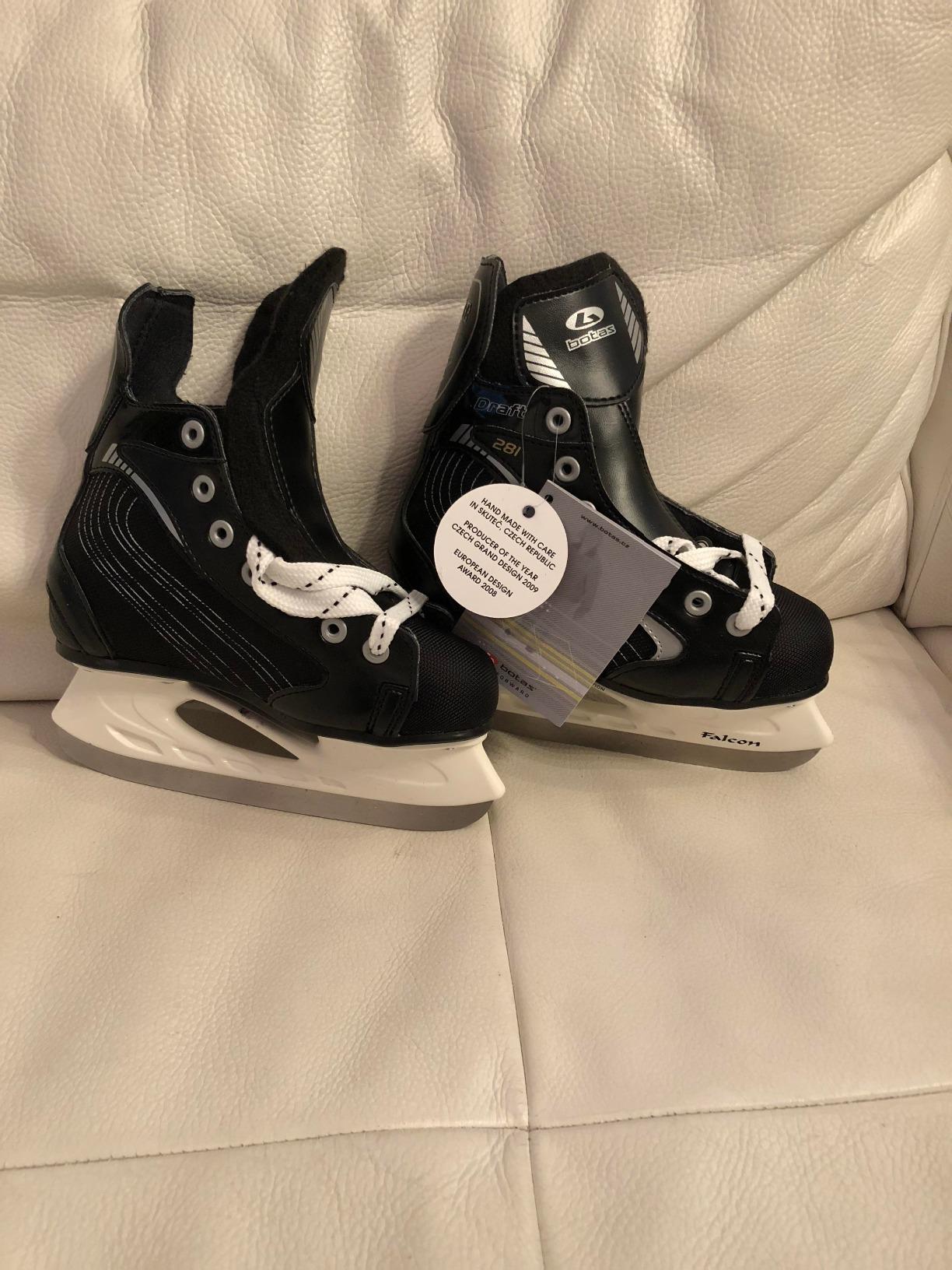 Draft/Attack Men's Ice Hockey Skates | Made in Europe (Czech Republic) | Color: Black customer photo 1