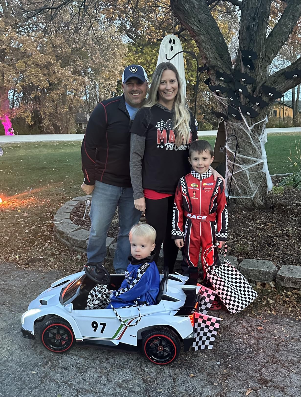 INFANS 2 Seater Kids Ride on Car, 12V 4WD Licensed Lamborghini Veneno Powered Electric Vehicle with Hydraulic Doors, Rocking Mode, Adjustable Speeds, Remote Control, MP3, Headlight (White) customer photo 1