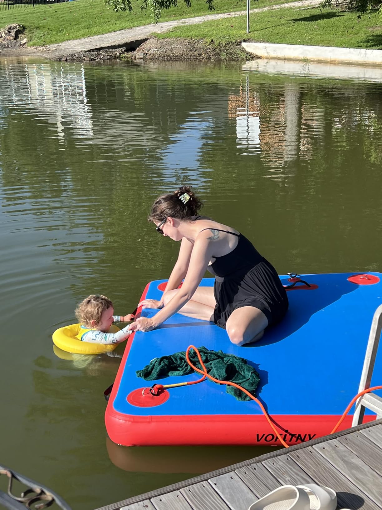 VOFiTNY Inflatable Floating Dock, Swim Platform Floating Dock for Lakes, Island Raft Mat for Lake Beach Ocean, Non-Slip Surface customer photo 1