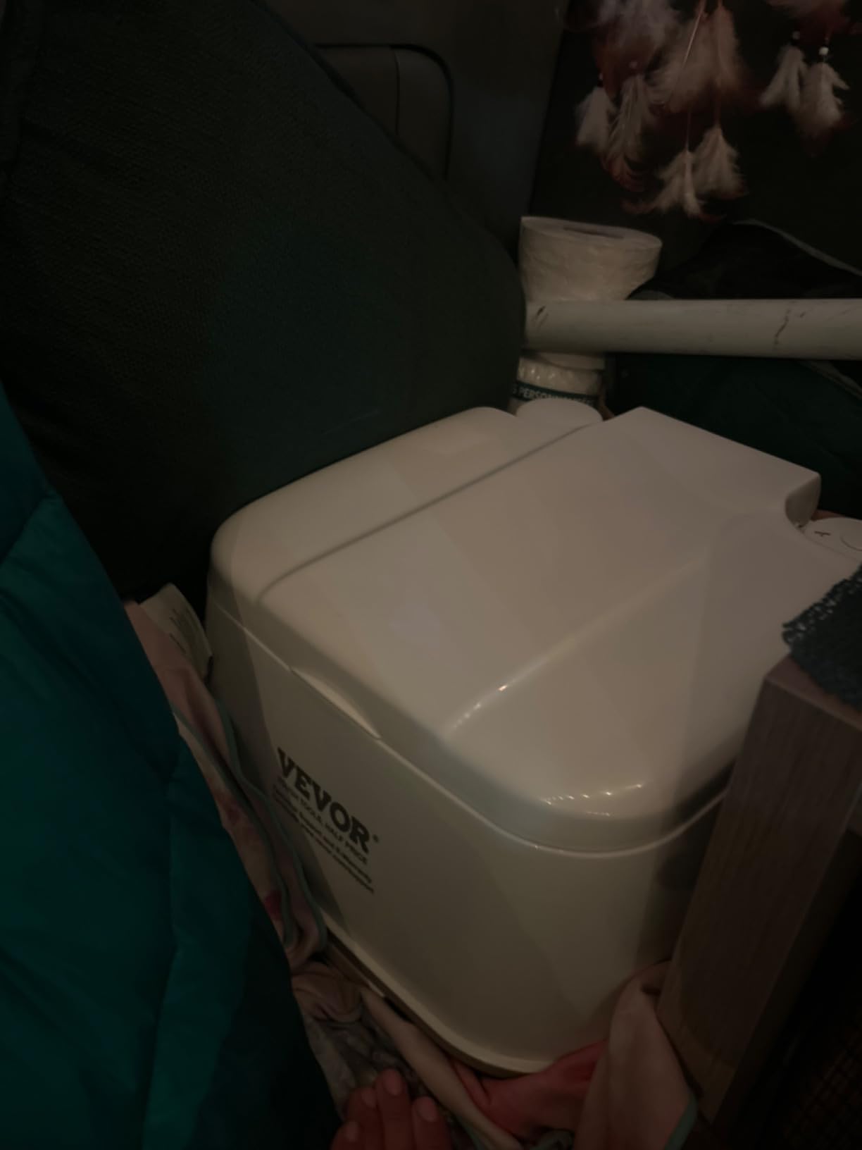 VEVOR Portable Toilet for Camping, RV Toilet with Carry Bag, 5.3 Gal Waste Tank & 3.2 Gal Flush Tank, Push-Button Pressurized Flush Commode, Leak-proof and Odourless Travel Toilet customer photo 1