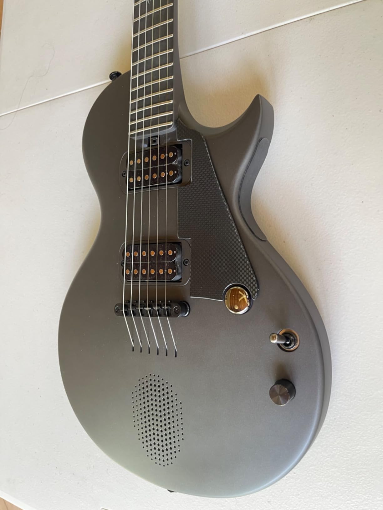 Enya Electric Guitar Nova Go Sonic Smart Electric Carbon Fiber Guitarra with 10W Wireless Speaker, Onboard Presets, All-in-One Portable Rig for Street Performers & Home Studios, 2-Year Warranty customer photo 1