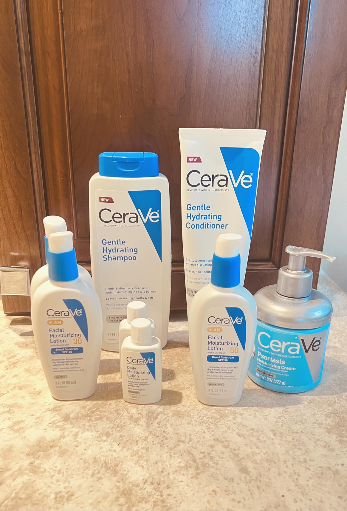 CeraVe AM Facial Moisturizing Lotion SPF 50, Hyaluronic Acid, Niacinamide & Ceramides, Non-Greasy, No White Cast, 3 oz customer photo 1