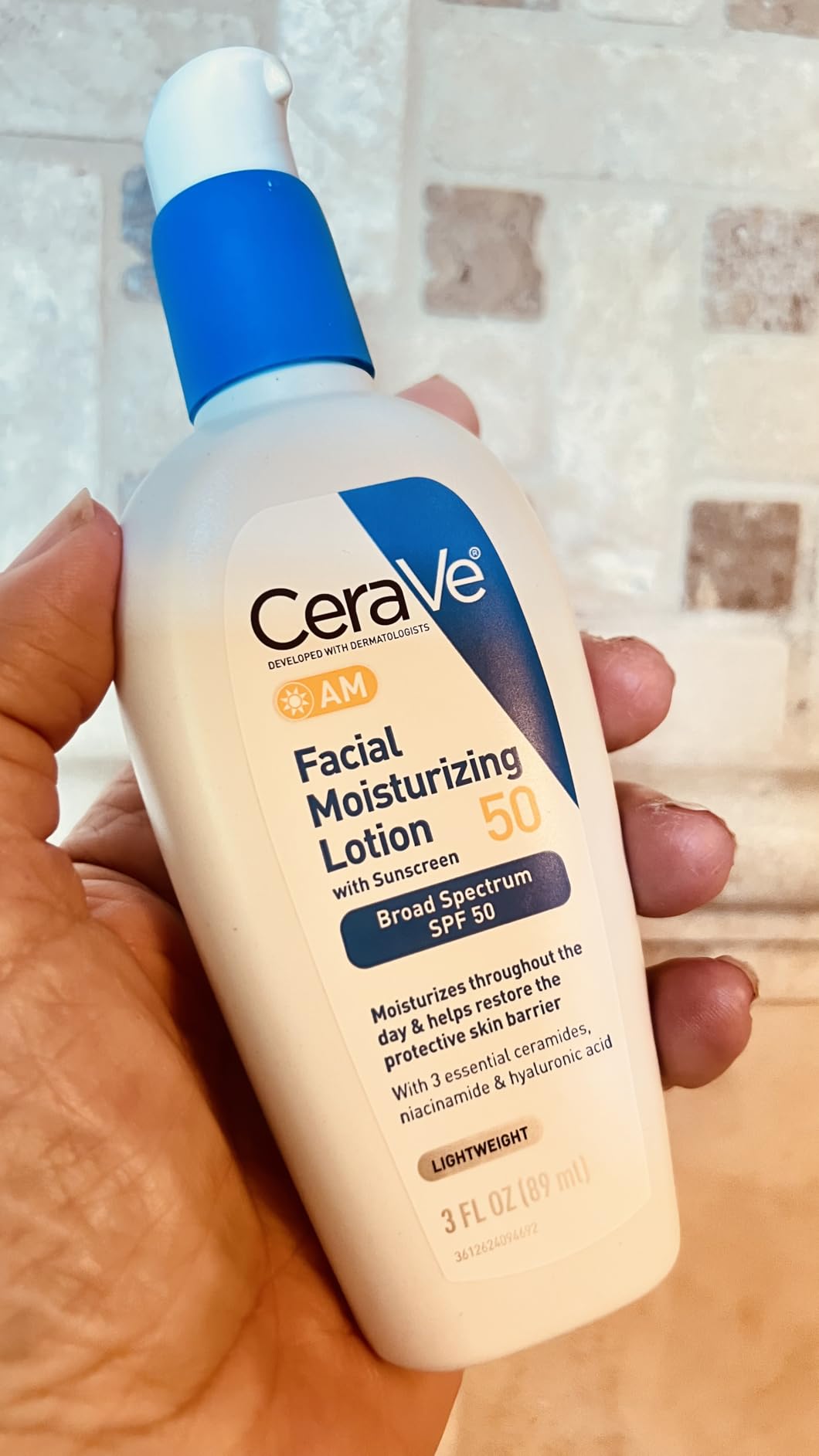 CeraVe AM Facial Moisturizing Lotion SPF 50, Hyaluronic Acid, Niacinamide & Ceramides, Non-Greasy, No White Cast, 3 oz customer photo 2