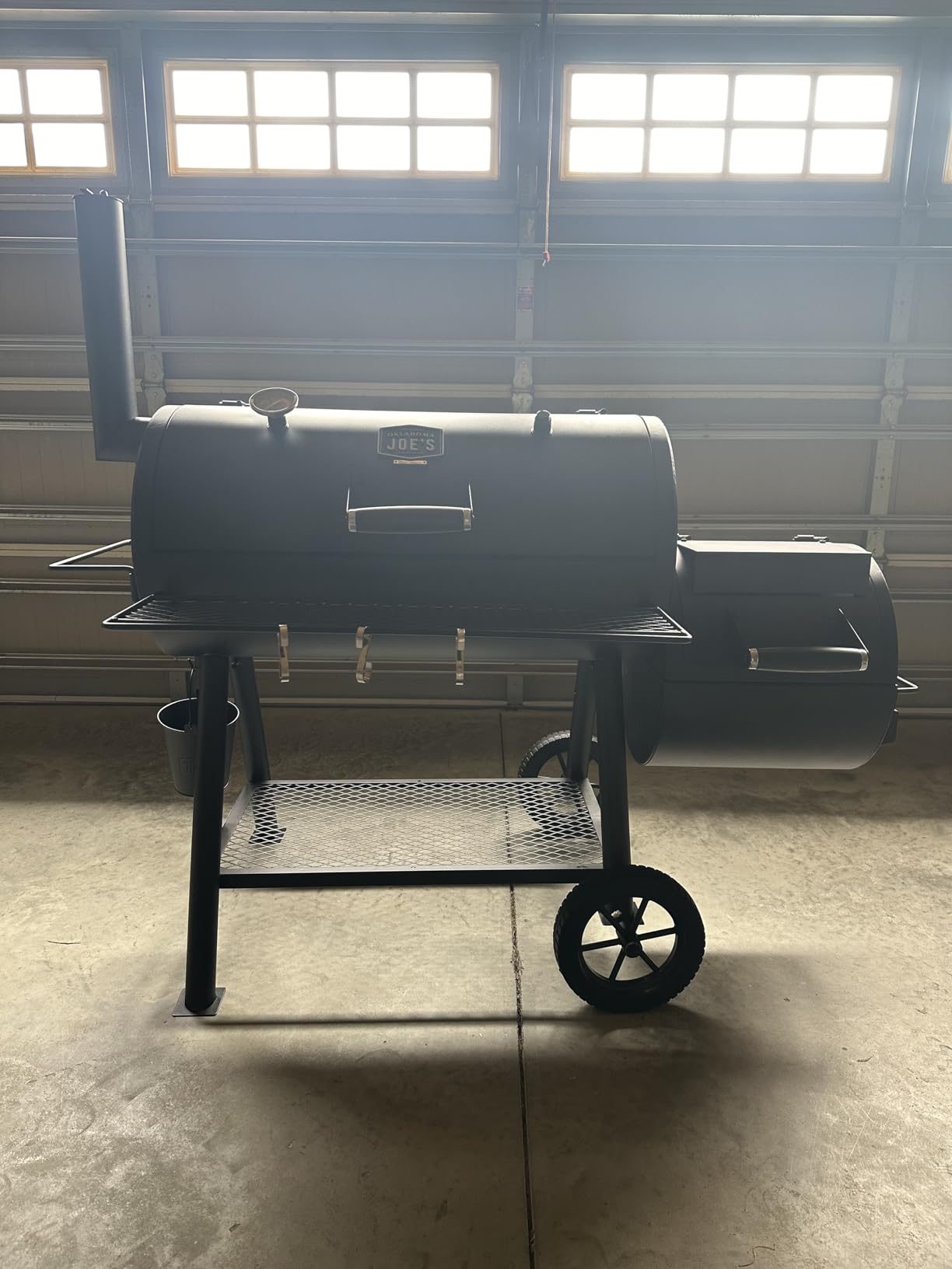 Oklahoma Joe's Highland Offset Charcoal Smoker and Grill with 900 sq. in. Cooking Area in Black customer photo 2