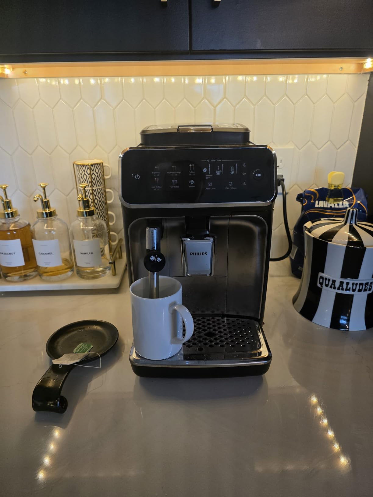 Philips 3300 Series Fully Automatic Espresso Machine with integrated milk frother and grinder, 5 Hot & Iced Coffee Pre-Sets, 40% Quieter SilentBrew, 15-Bar Pressure, Glossy Black (EP3326/90) customer photo 1