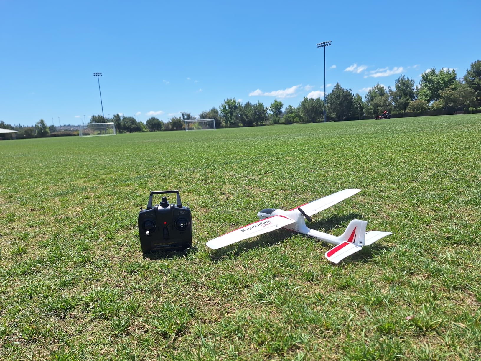 volantexrc RC Plane, 4CH Remote Control Glider Airplane RTF with 6-Axis Gyro, 3 Modes & Aerobatics Easy to Fly, 2.4GHz Radio Controlled Aircraft for Beginners& Adults, Ranger600 Stunt, Black customer photo 1