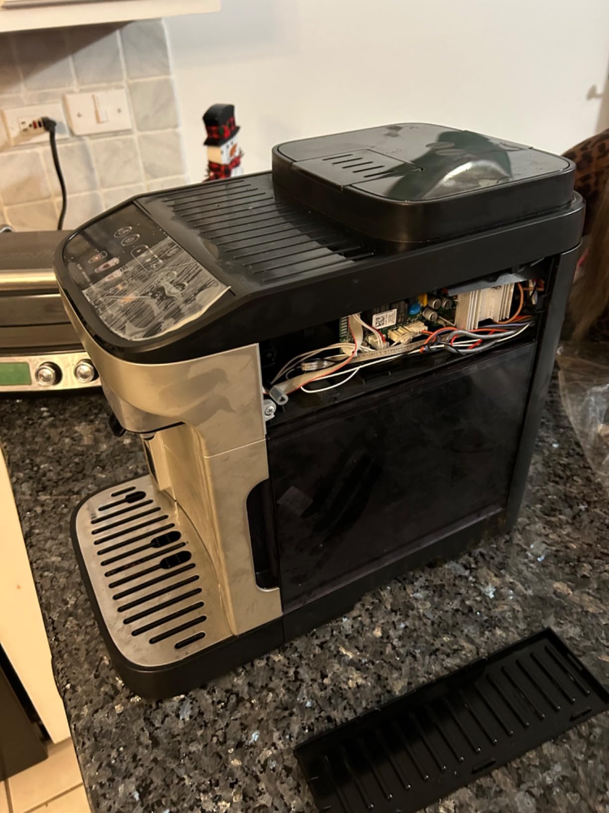 De'Longhi Magnifica Evo Automatic Espresso & Cappuccino Machine with Latte Crema System, 9.45 in. x 17.32 in. x 14.17 in., Chrome customer photo 2