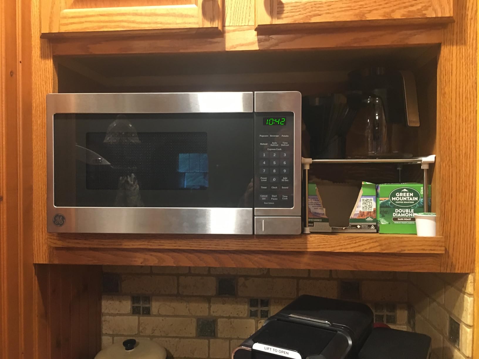 GE Countertop Microwave Oven, Compact 0.7 Cubic Ft., 700-watt Capacity, 6 Auto Cooking Settings, Child-Lock Technology, Kitchen Essentials for the Countertop, Dorm Room or Apartment, Black customer photo 2