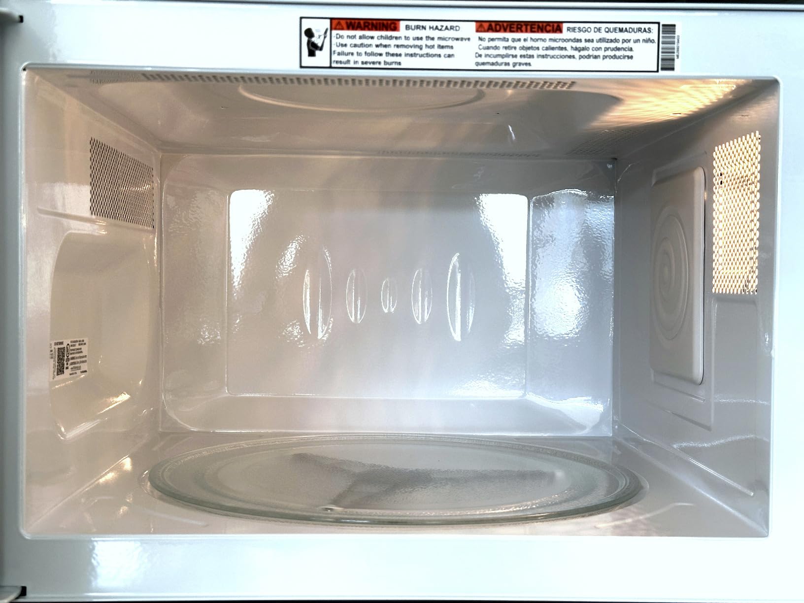 GE Countertop Microwave Oven, 1.4 Cubic Ft., 1,100-watt Capacity, 7 Auto Cooking Settings, Child-Lock Technology, Kitchen Essentials for the Countertop, Dorm Room or Apartment, White customer photo 2