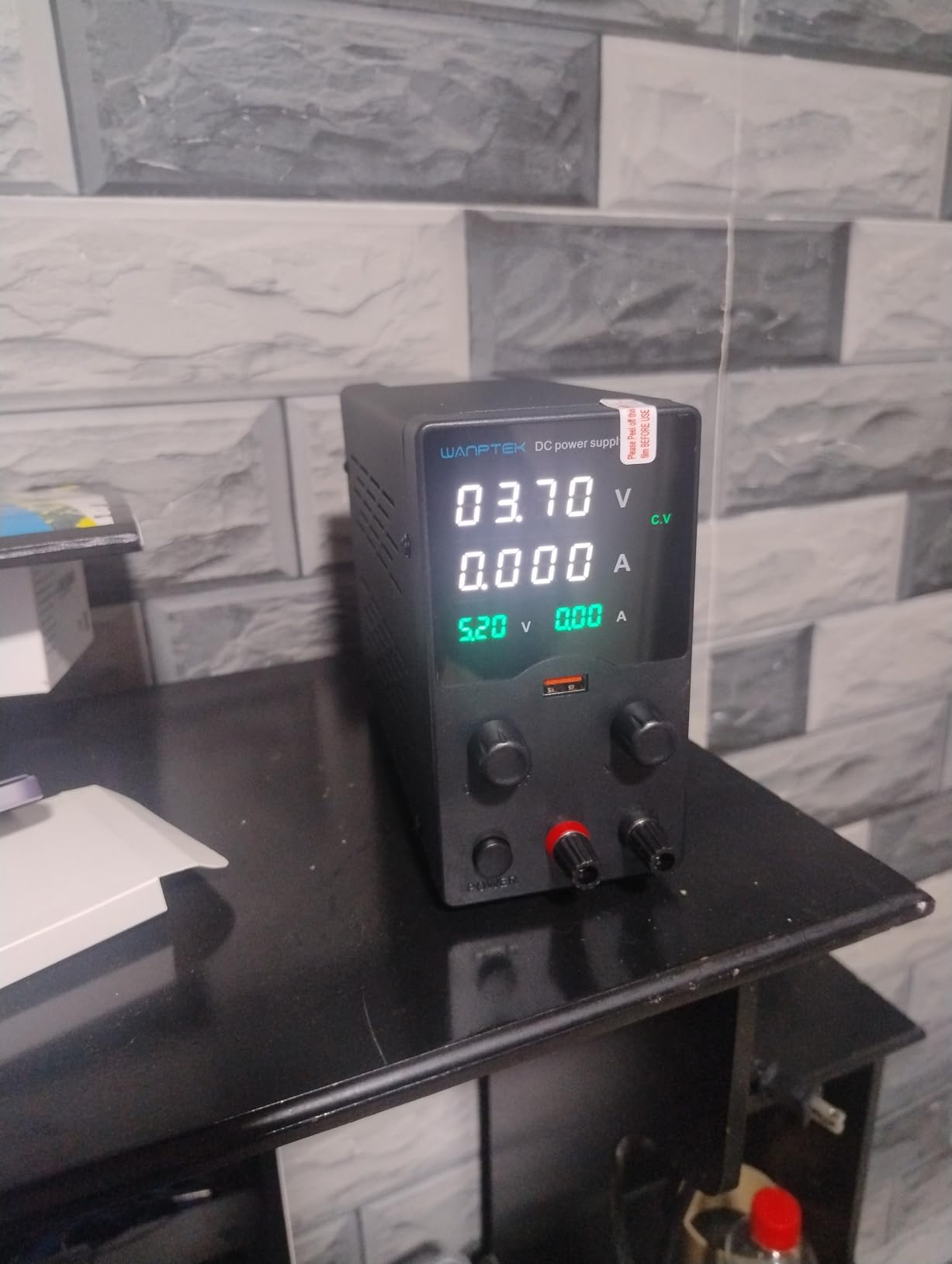 Wanptek DC Power Supply Variable 30V 10A, Adjustable Bench Power Supply with Precision Encoder Knob, 4-Digit LED Display, USB Fast Charging Port and Real-Time Output Display for Repair Lab and DIY customer photo 1