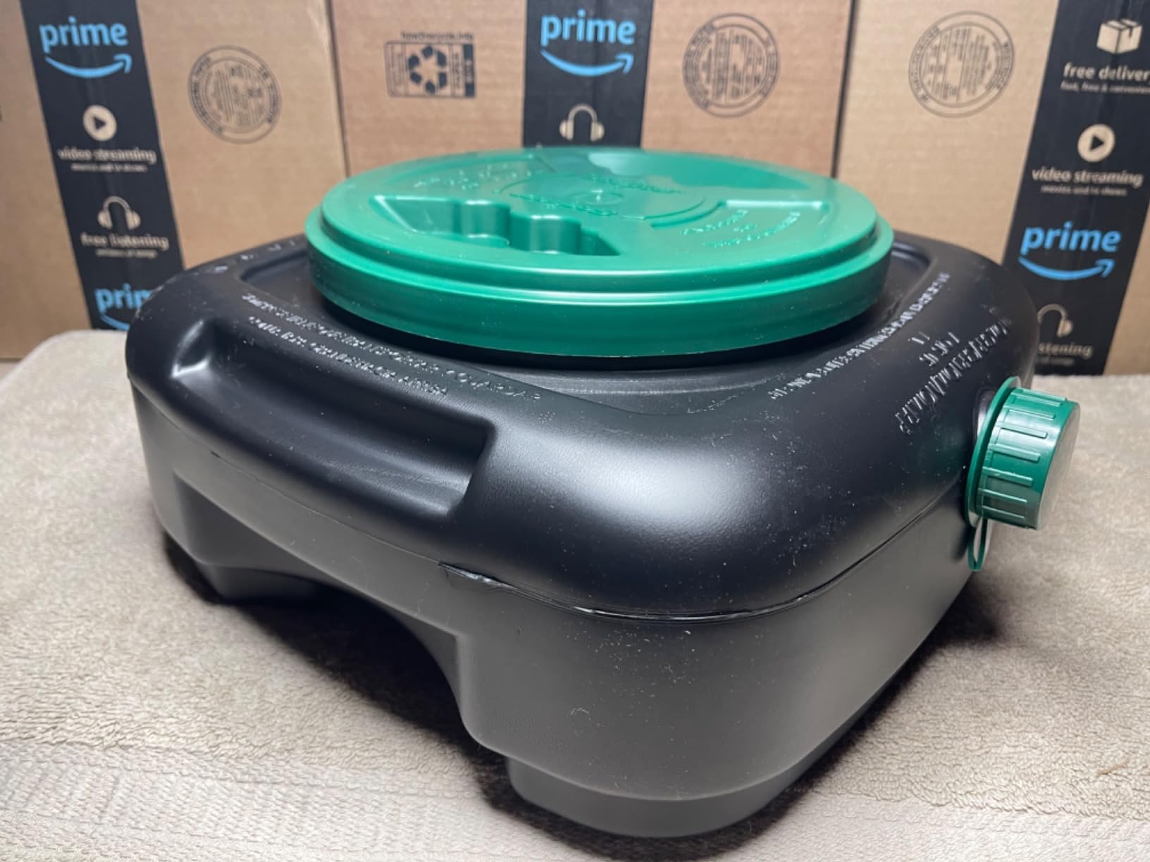 Scepter AM07029 7.3 Quart Oil Drain Pan with Lid, Filter Drain Screen, and Pour Spout for Automotive Fluids Including Engine Oil, Anti-Freeze, Transmission Fluid and More, 12