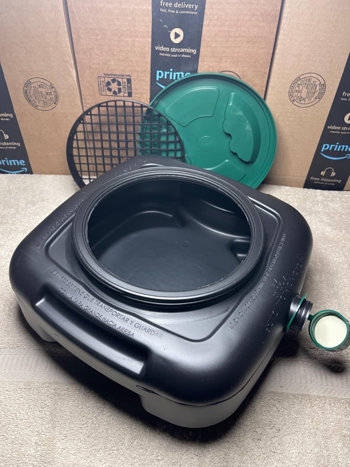 Scepter AM07029 7.3 Quart Oil Drain Pan with Lid, Filter Drain Screen, and Pour Spout for Automotive Fluids Including Engine Oil, Anti-Freeze, Transmission Fluid and More, 12