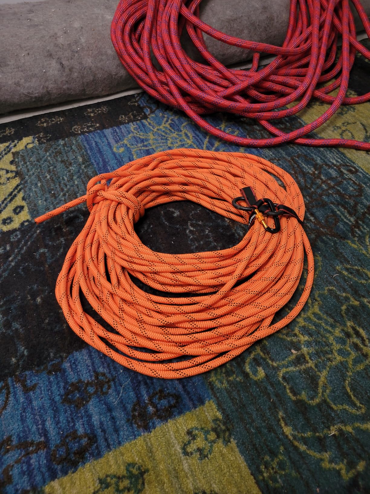 VEVOR Double Braided Polyester Rope, 1/2 in x 220 ft, 48 Strands, 8000 LBS Breaking Strength Outdoor Climbing Rope, Arborist Rigging Rope for Rock Hiking Camping Swing Rappelling Rescue, Orange/Black customer photo 2