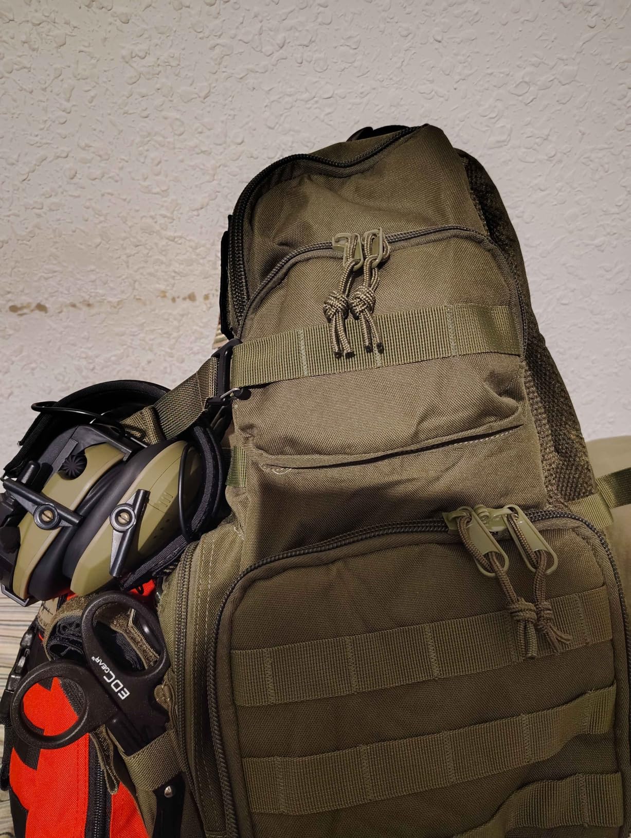 CVLIFE Tactical Range Backpack with Removable Divider, Gun Cases Bag with 4 Pistol Carrying Cases, Rucksack for Shooting (Tan, Medium) customer photo 1