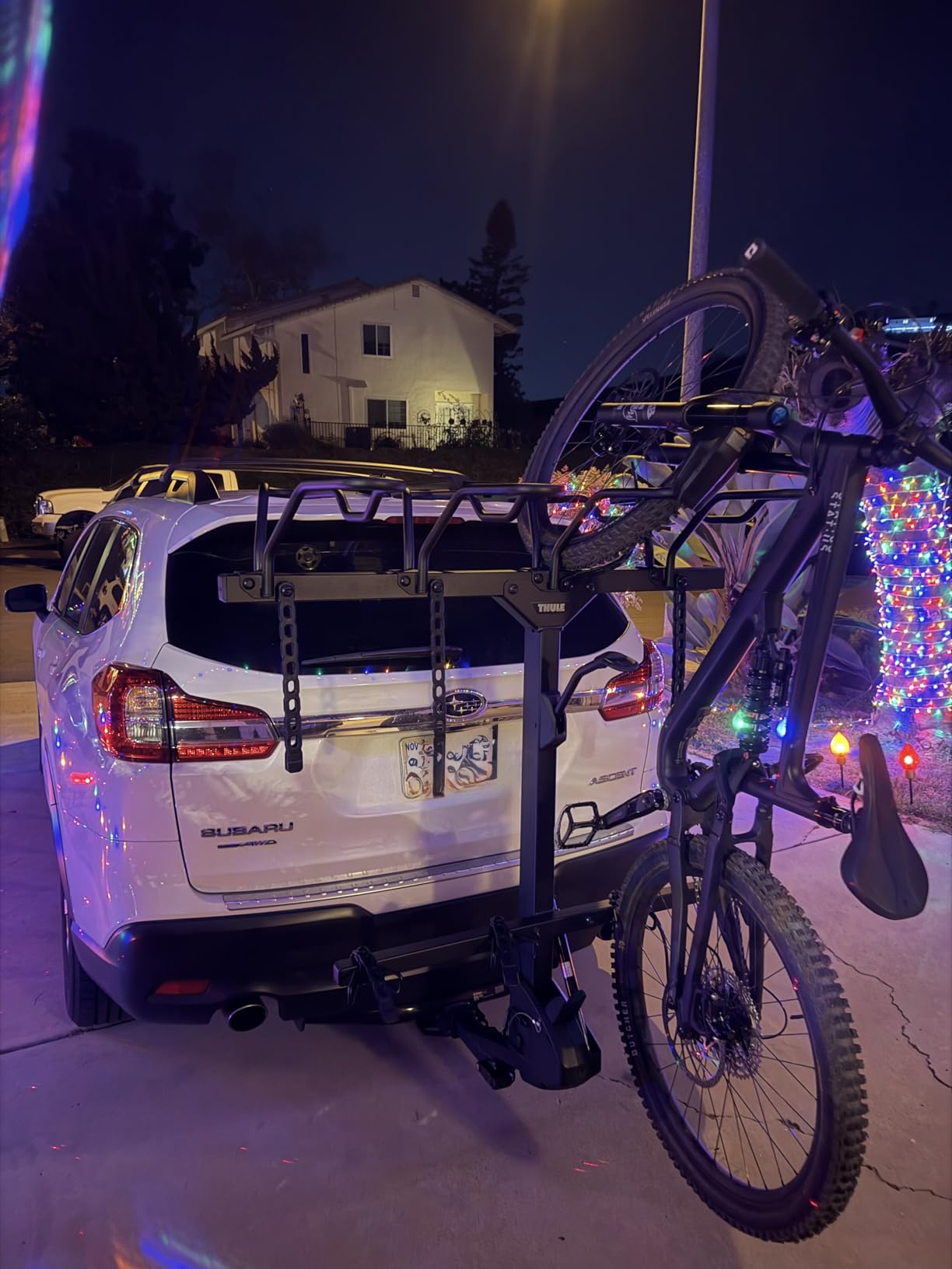 Thule Revert Vertical Hitch Rack, 4 Bikes, Carrier for Trucks and Vans, Assisted Lift and Lower, e-Bike Compatible customer photo 1