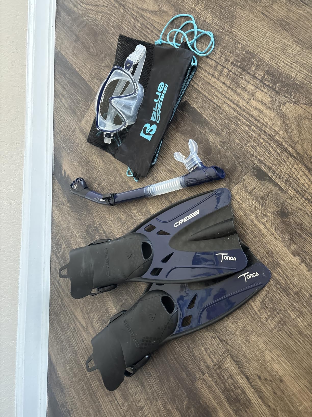 Cressi Snorkeling Set - Short Adjustable Fins, Silicone Mask, and Dry Snorkel - Compact for Travel - Adventure Set - Designed in Italy customer photo 1