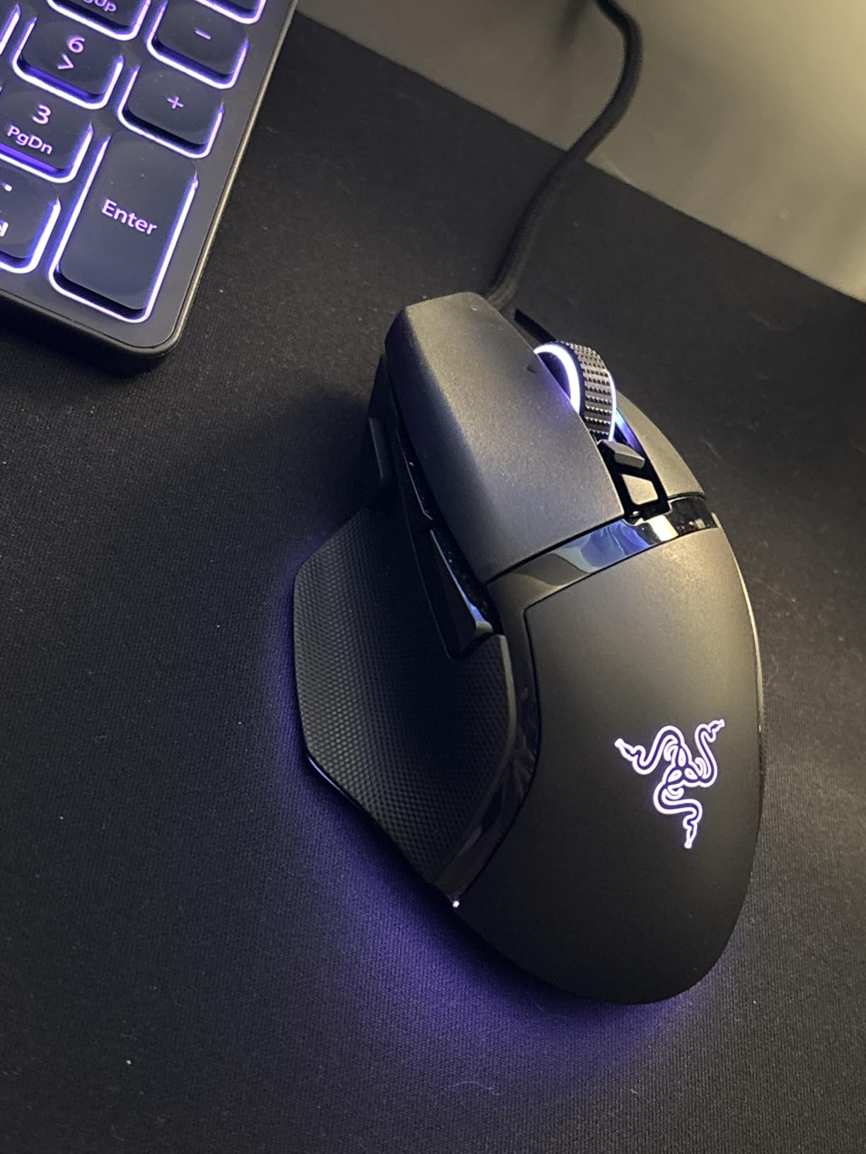 Razer Basilisk V3 35K Wired Ergonomic Gaming Mouse: HyperScroll Tilt Wheel - 35K DPI Optical Sensor Gen 2-13 Customizable Controls - Chroma RGB - Optical Switches Gen 3 customer photo 2