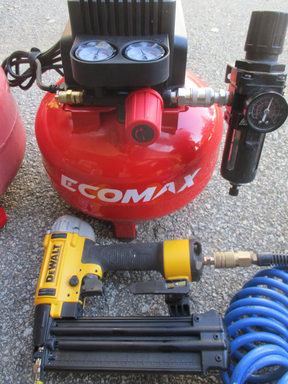 ECOMAX Air Compressor 3 Gallon 110 PSI Pancake Portable Oil-free Tank with 11 PCS Accessories Kit customer photo 1