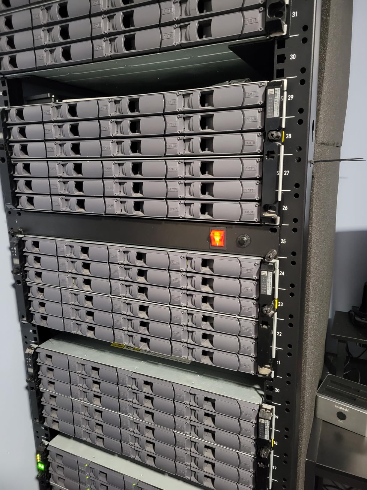 VEVOR 10 Outlet Horizontal 1U Rack Mount PDU Power Strip for Network Server Racks, 10 Individual LED Switches Surge Protection & Overload Protection, 110-125V/15A, with 6ft 14AWG Power Cord customer photo 2